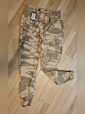 CSG Champs Sports Mens Ripstop Joggers Desert Camo Pants Medium NWT